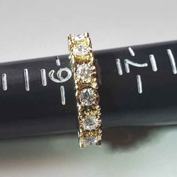 Brand new 14K beautiful wedding band - Picture 9 of 10